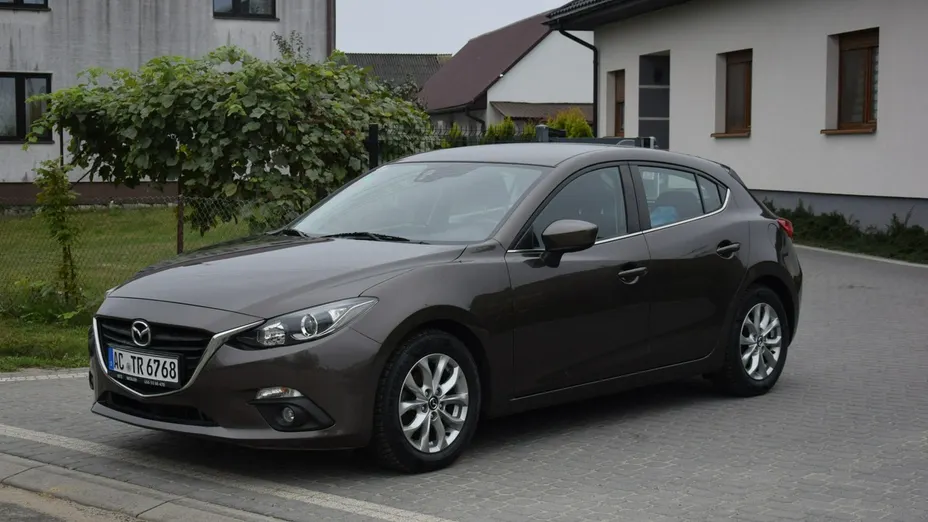 MAZDA 3 -
