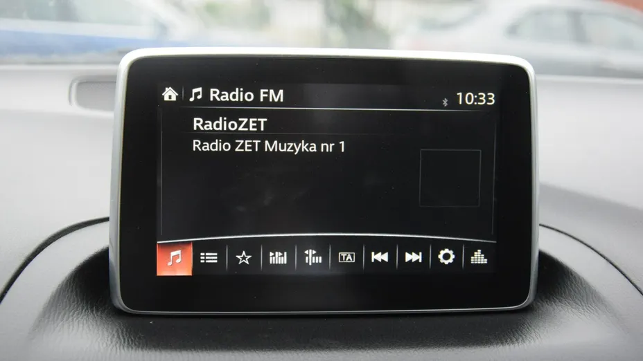 MAZDA 3 -