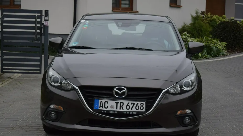 MAZDA 3 -