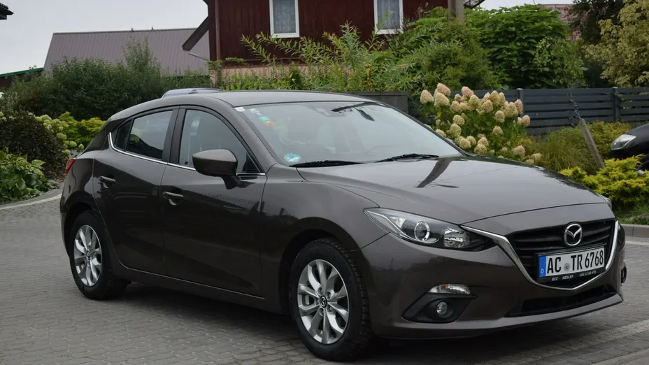 MAZDA 3 -