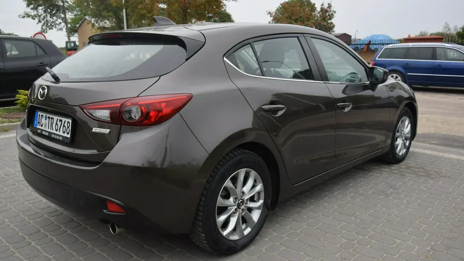 MAZDA 3 -