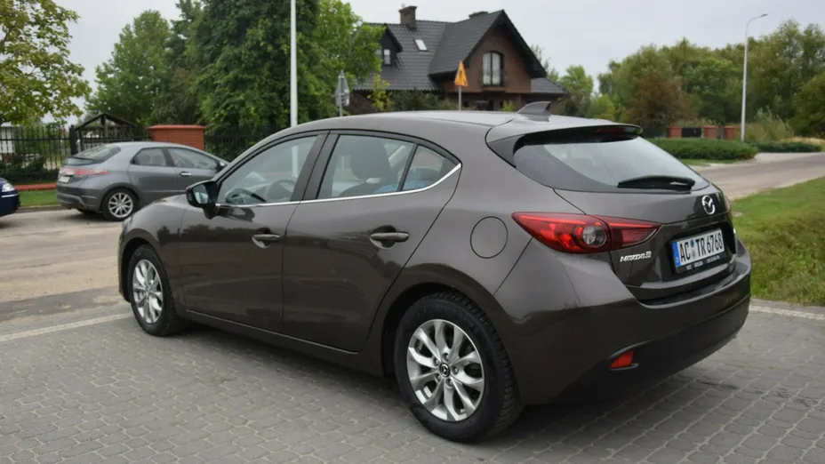 MAZDA 3 -