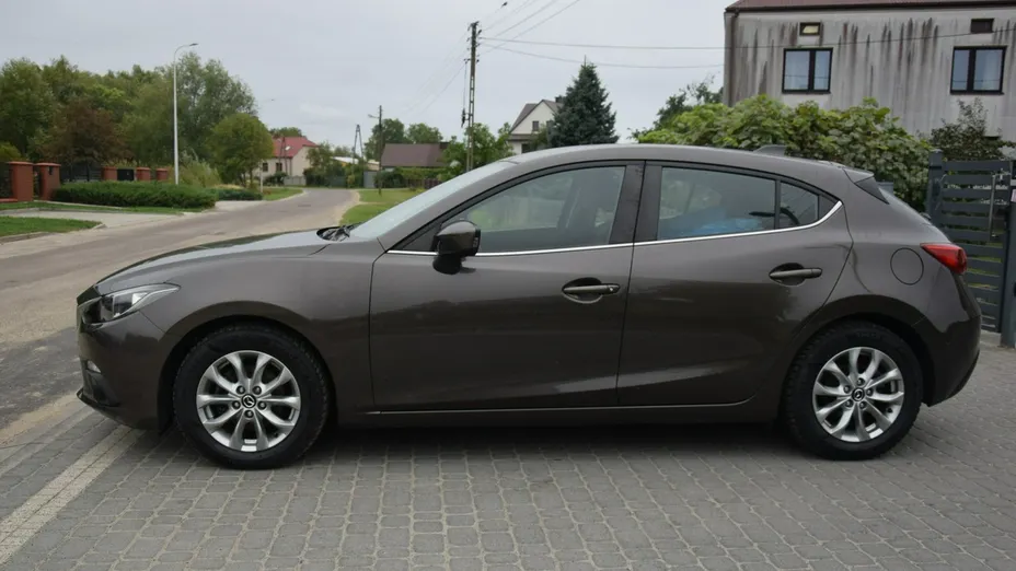 MAZDA 3 -