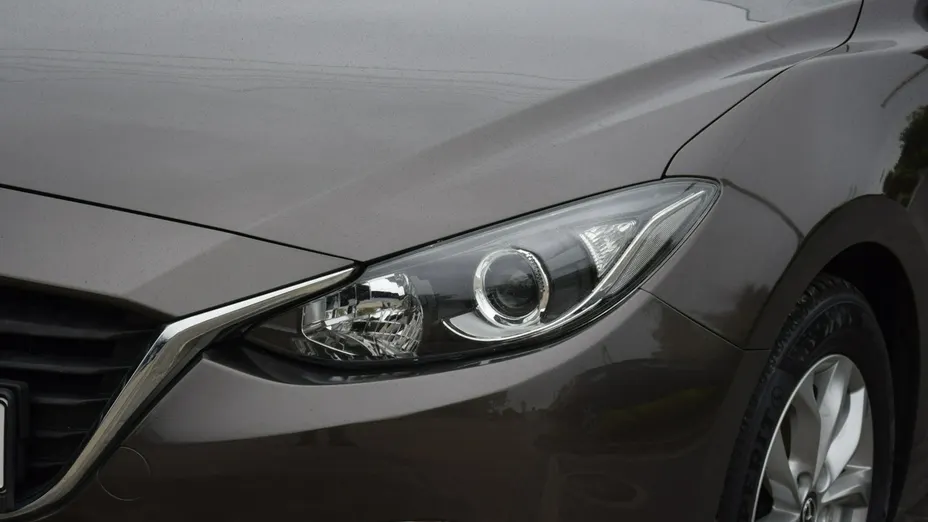 MAZDA 3 -
