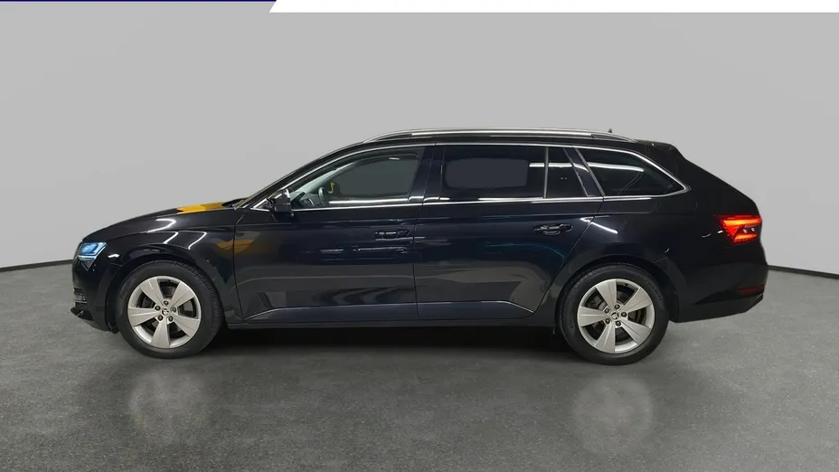 SKODA Superb -