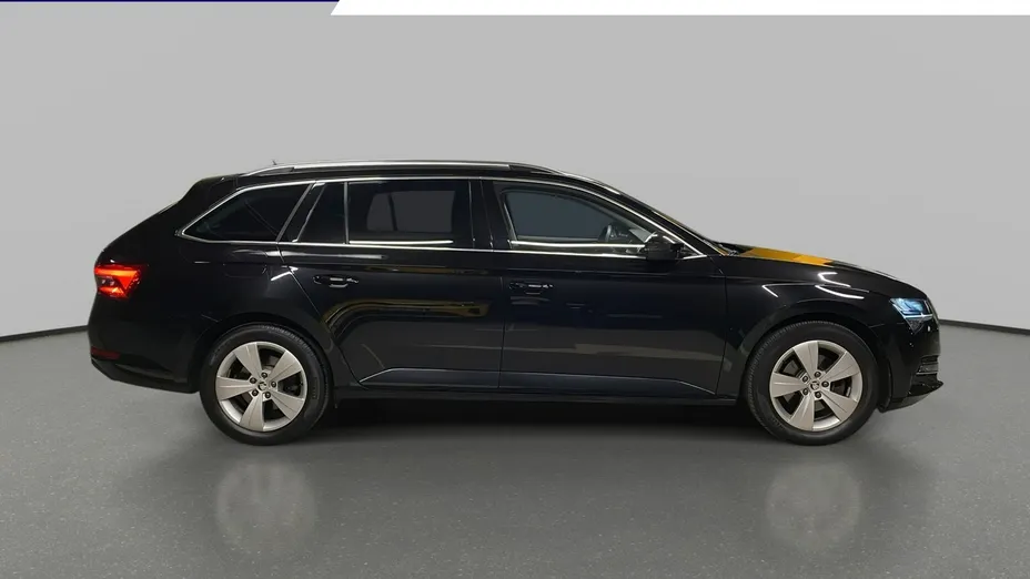 SKODA Superb -