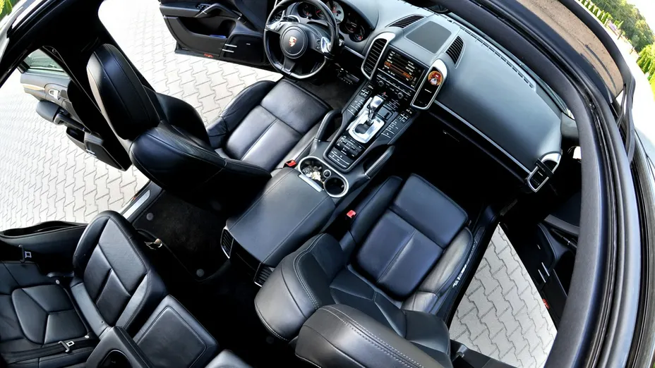 PORSCHE Cayenne -