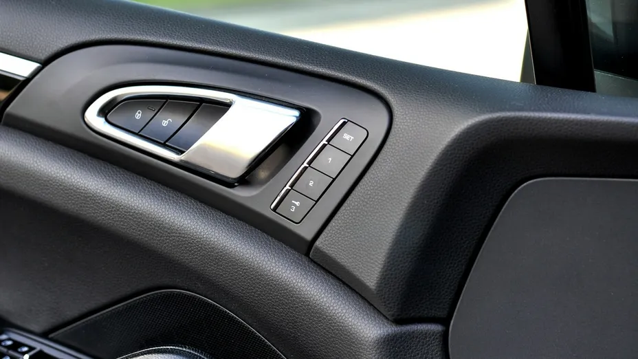 PORSCHE Cayenne -