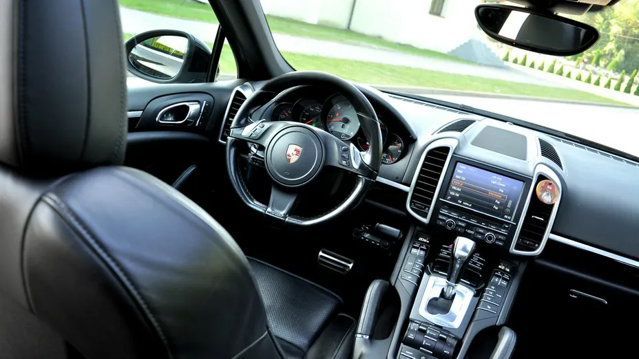 PORSCHE Cayenne -