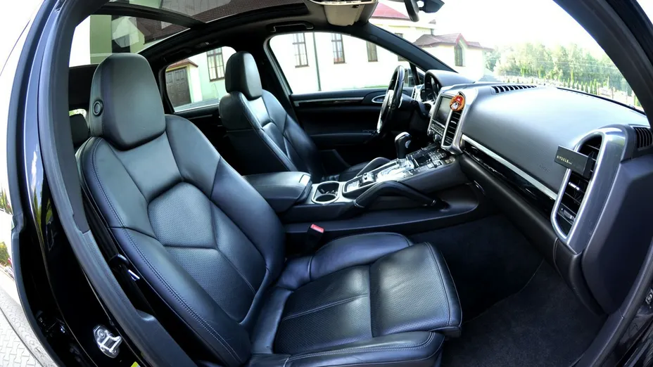 PORSCHE Cayenne -