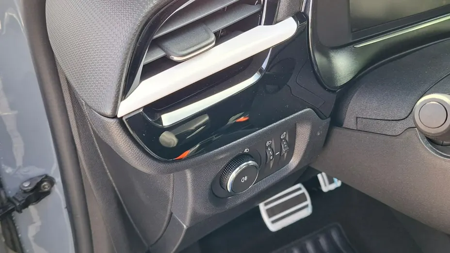 OPEL Corsa -