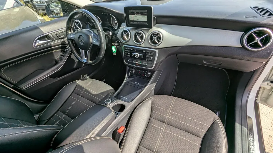 MERCEDES-BENZ GLA -