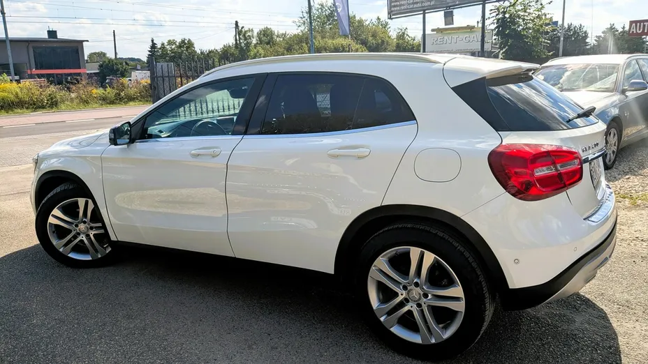 MERCEDES-BENZ GLA -