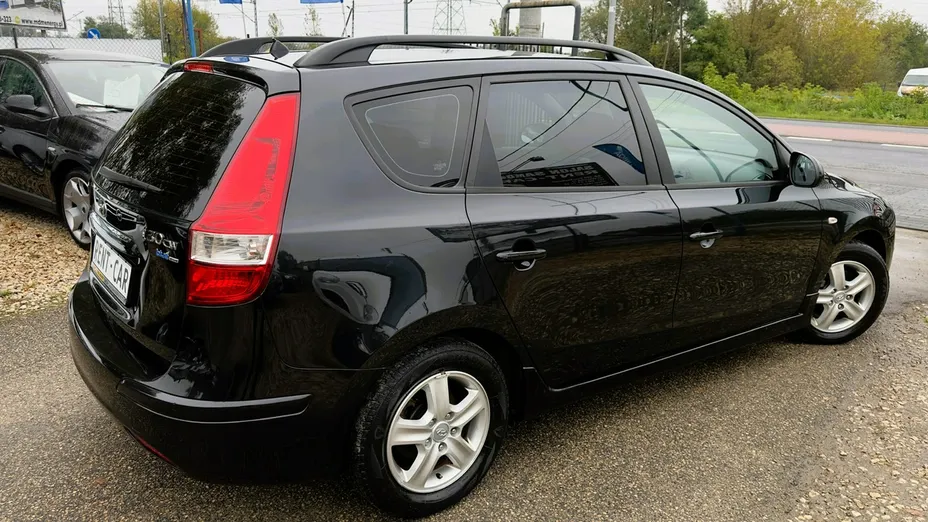 HYUNDAI i30 -