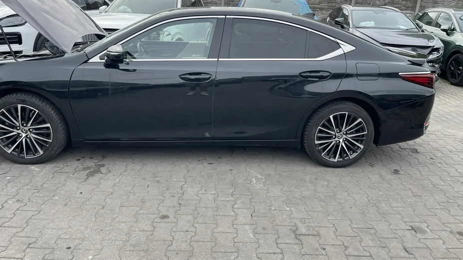 LEXUS ES -