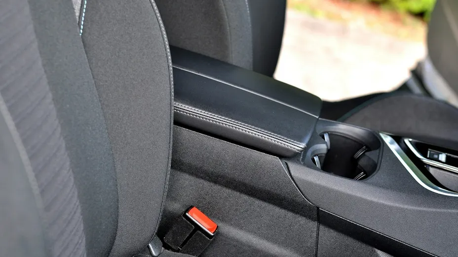 PEUGEOT 3008 -