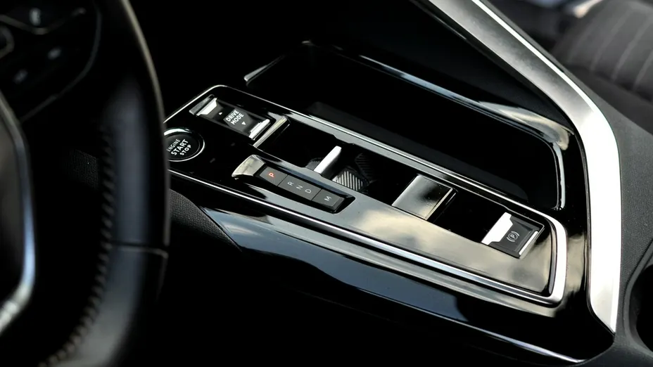 PEUGEOT 3008 -