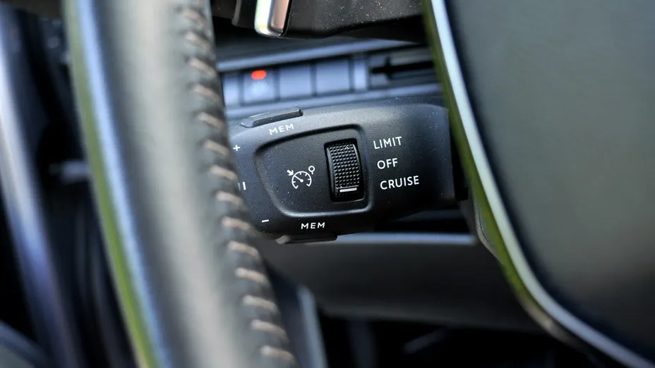 PEUGEOT 3008 -