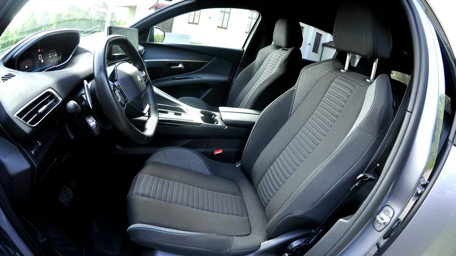 PEUGEOT 3008 -