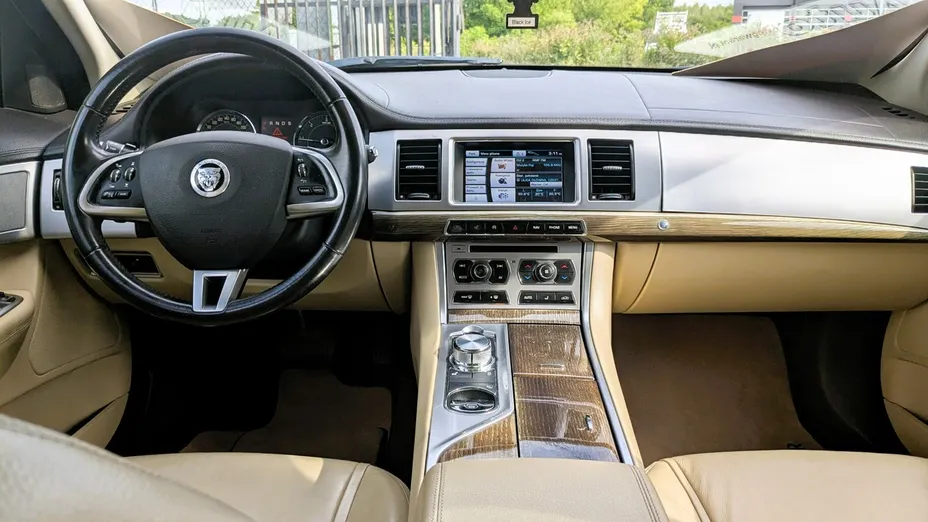 JAGUAR XF -