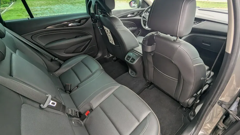 OPEL Insignia -