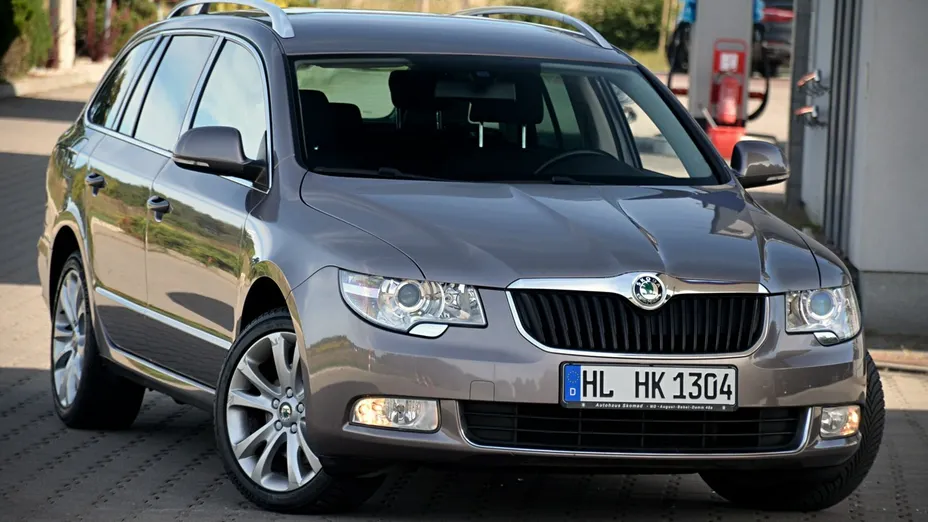 SKODA Superb -