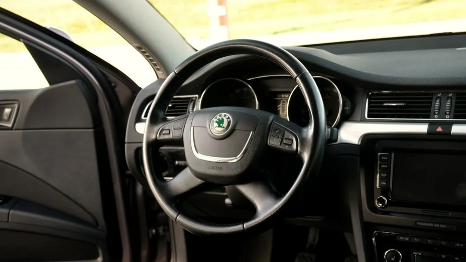 SKODA Superb -