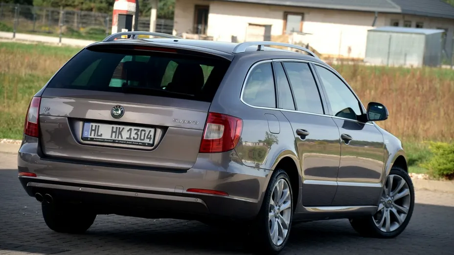 SKODA Superb -