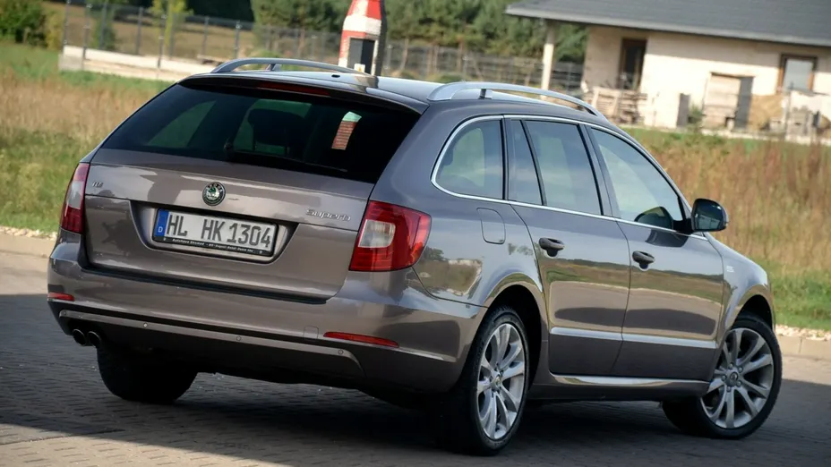 SKODA Superb -