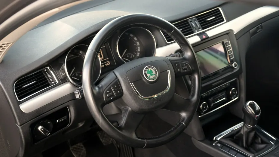 SKODA Superb -