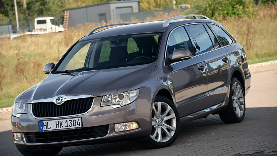 SKODA Superb -