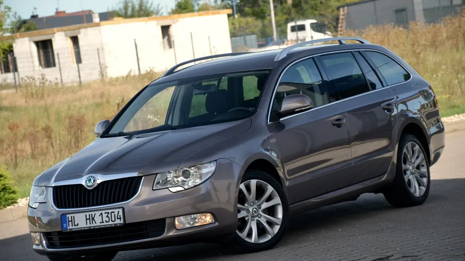 SKODA Superb -
