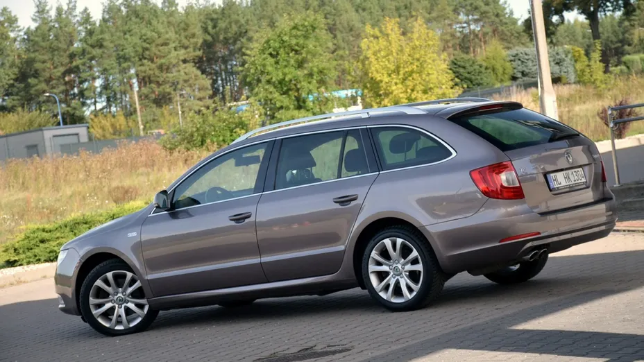 SKODA Superb -
