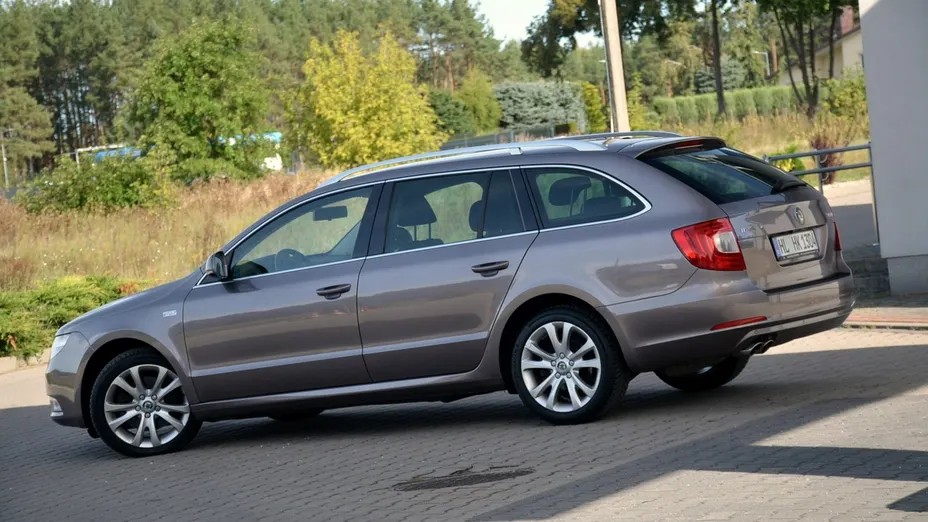 SKODA Superb -