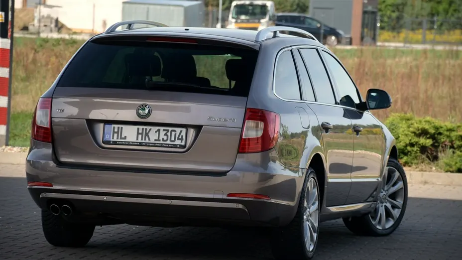 SKODA Superb -