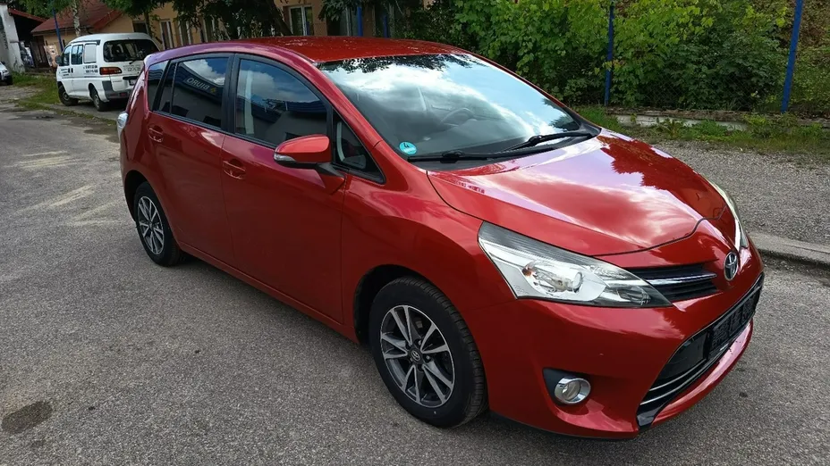 TOYOTA Verso -