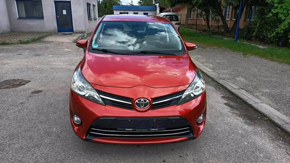TOYOTA Verso -