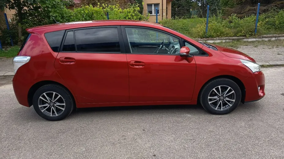 TOYOTA Verso -