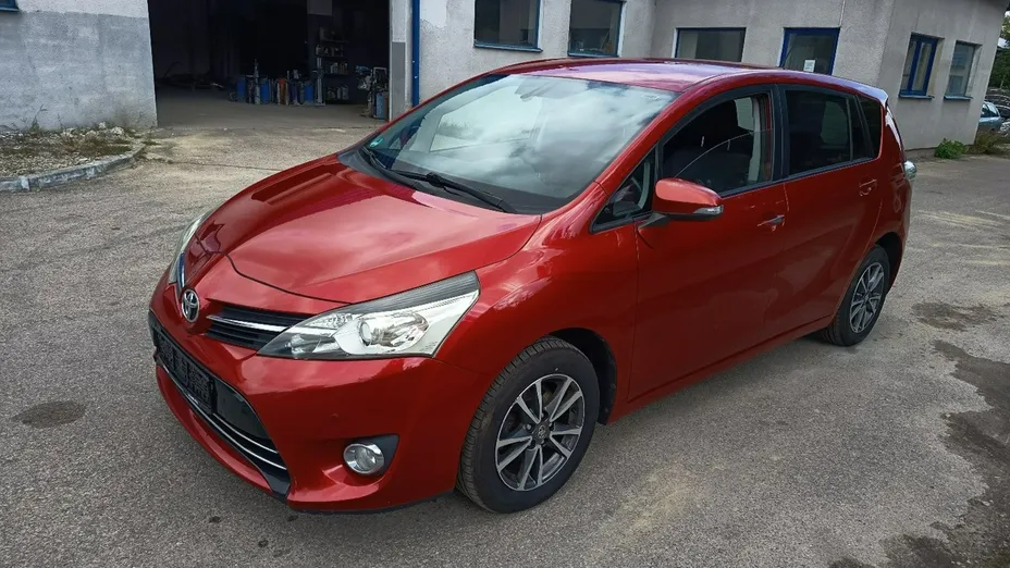 TOYOTA Verso -
