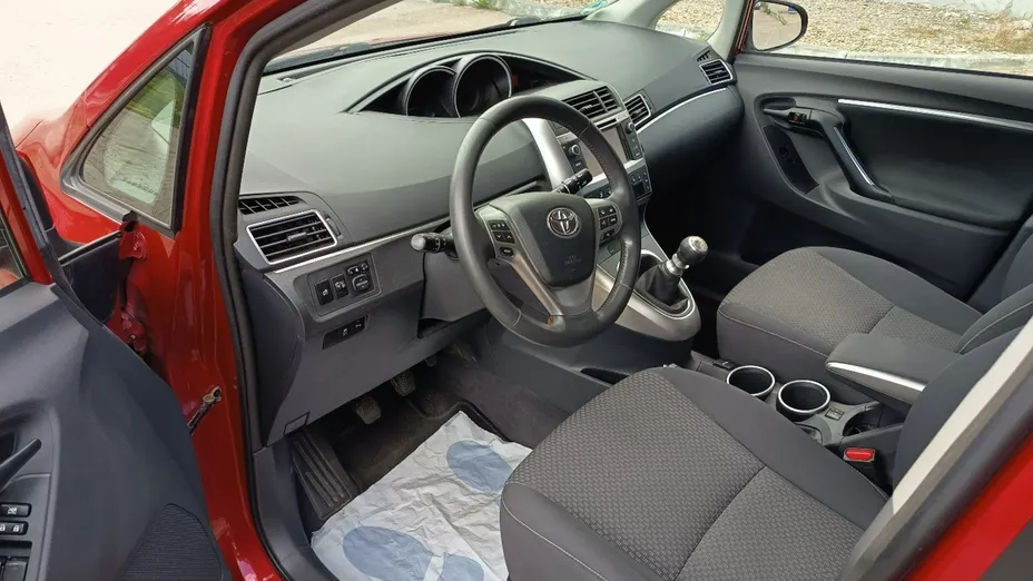 TOYOTA Verso -