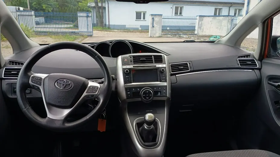 TOYOTA Verso -