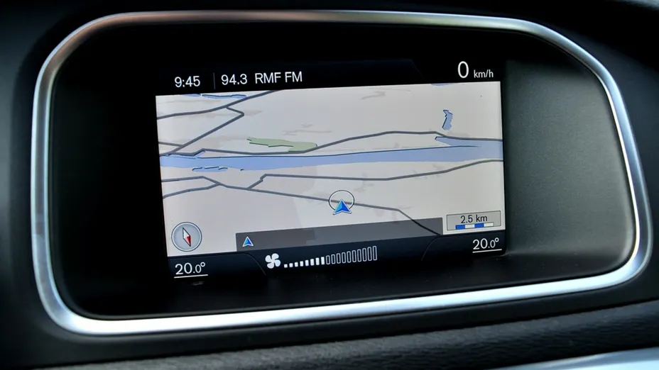 VOLVO V40 -
