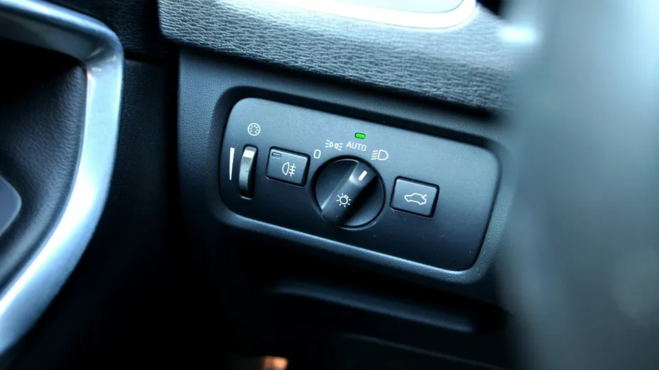 VOLVO V40 -