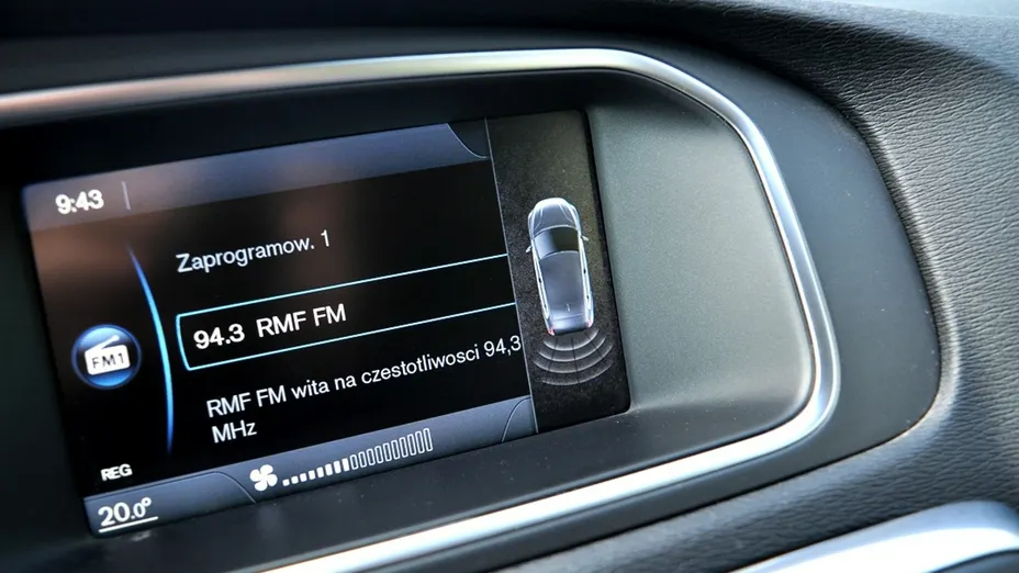 VOLVO V40 -