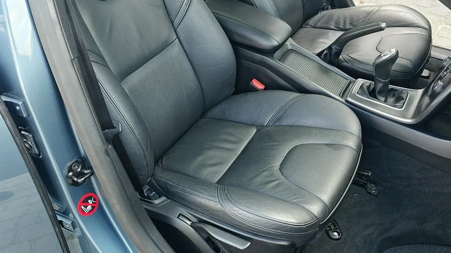 VOLVO V40 -