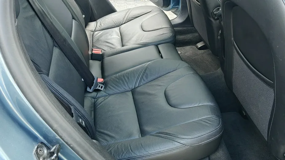 VOLVO V40 -