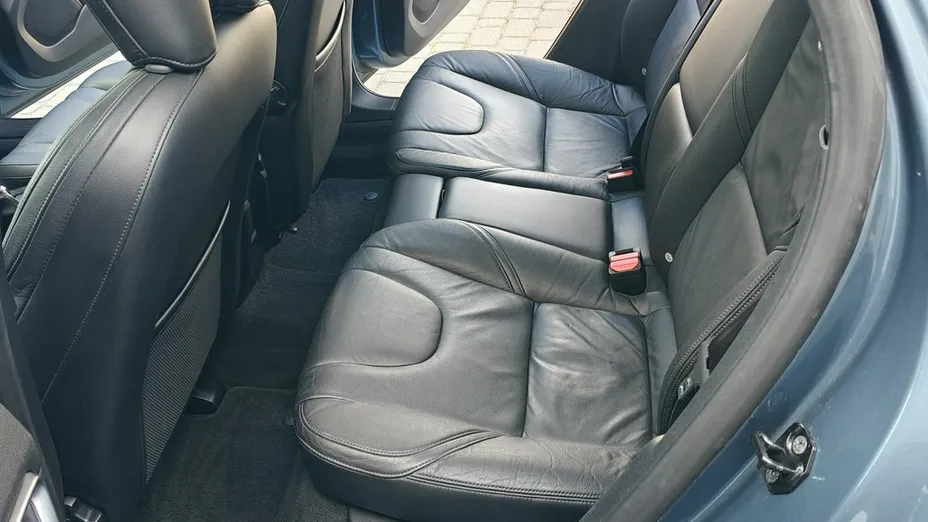 VOLVO V40 -