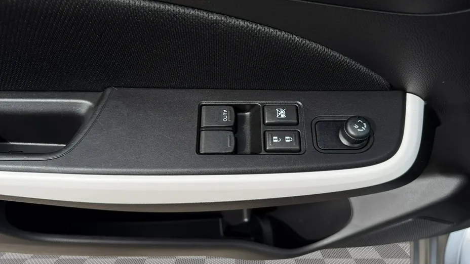 SUZUKI Swift -