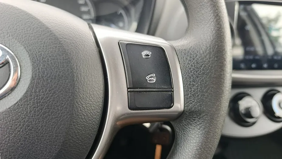 TOYOTA Yaris -