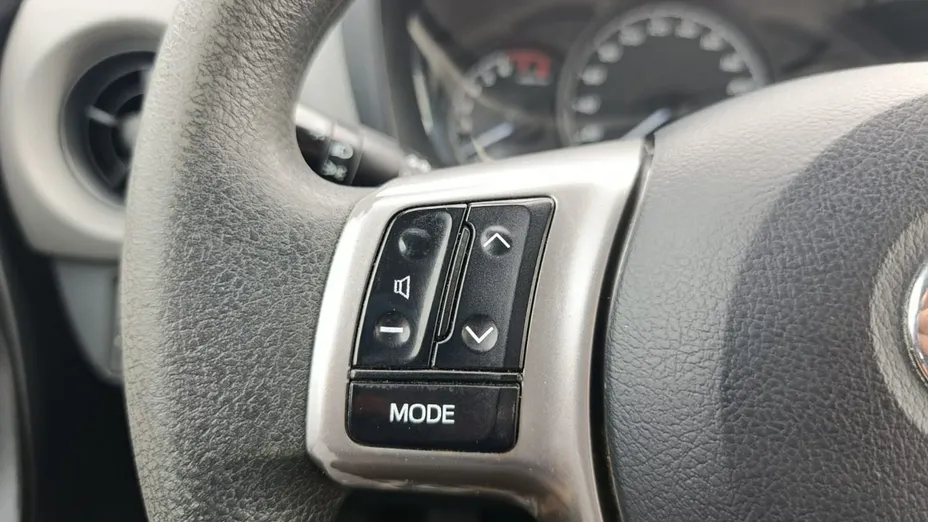 TOYOTA Yaris -
